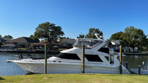 Sea Ray 550 Sedan Bridge