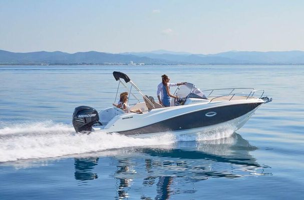 Quicksilver Activ 675 Sundeck - main image