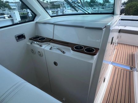 Tiara Yachts 34 LX image