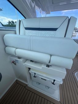 Tiara Yachts 34 LX image