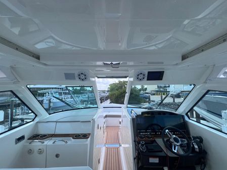 Tiara Yachts 34 LX image