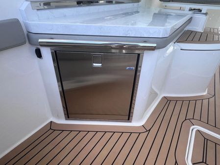 Tiara Yachts 34 LX image