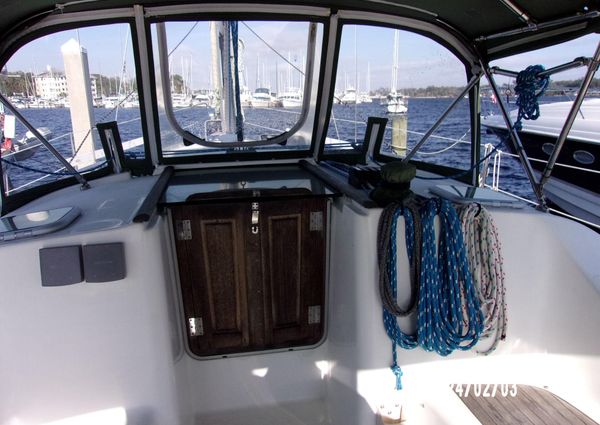 Beneteau 393 image