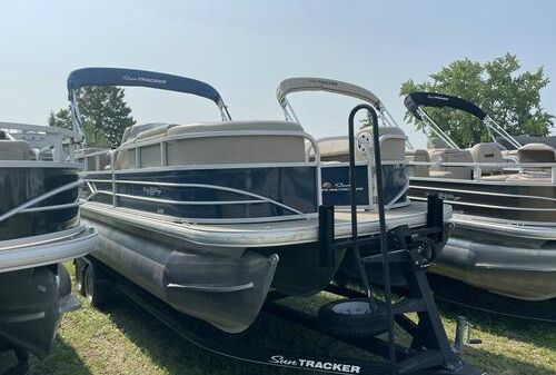 Sun Tracker Party Barge 22 XP3