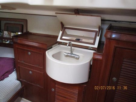 Island Packet 380 image