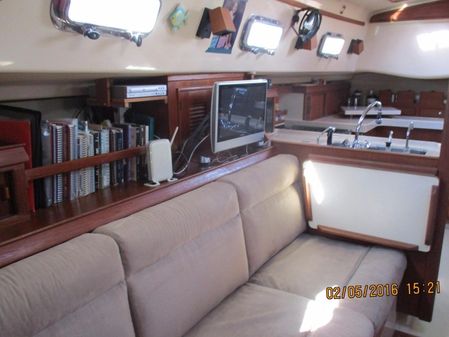 Island Packet 380 image
