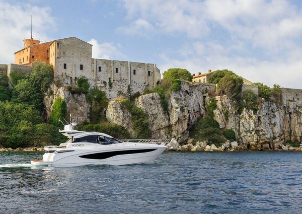 Galeon 445 HTS image