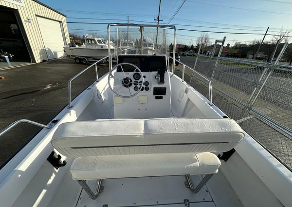 Boston-whaler OUTRAGE-17 image