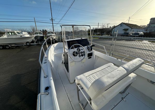 Boston-whaler OUTRAGE-17 image