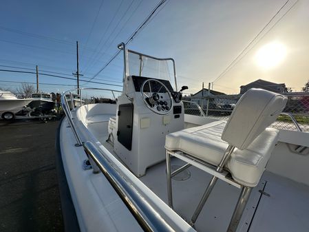 Boston-whaler OUTRAGE-17 image