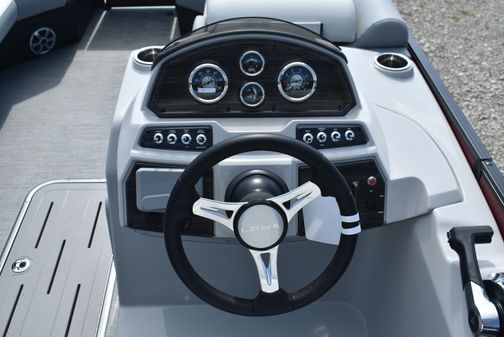 Lowe SS230 Walk-Thru Tritoon image