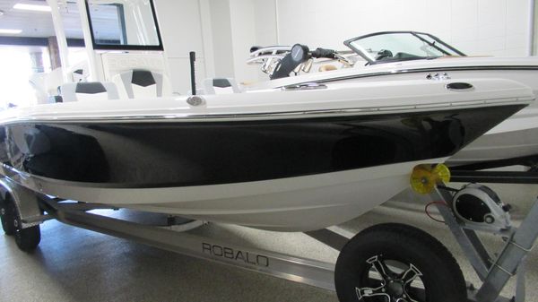Robalo 246 Cayman