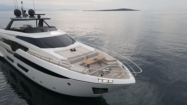 Ferretti Yachts 920 image