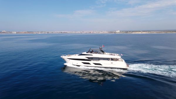 Ferretti Yachts 920 image