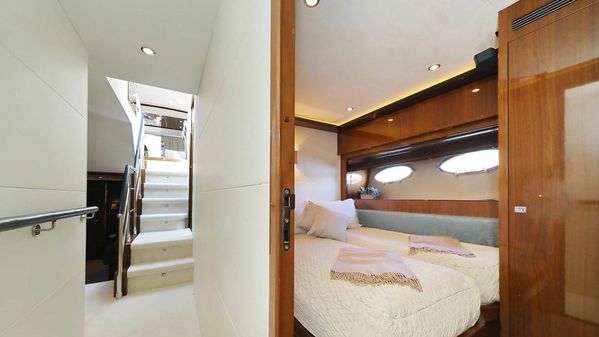 Princess Yachts V85 image