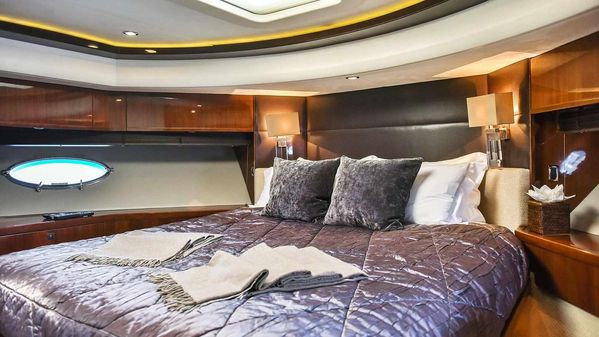 Princess Yachts V85 image