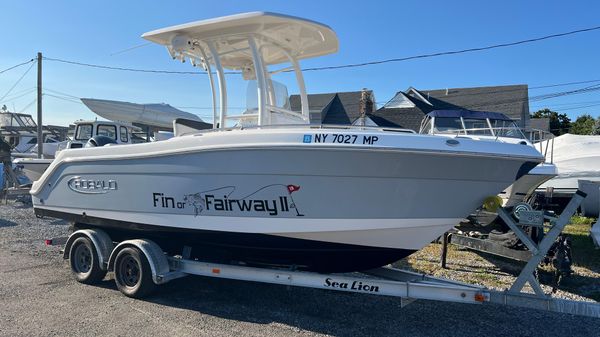 Robalo R222 Center Console 