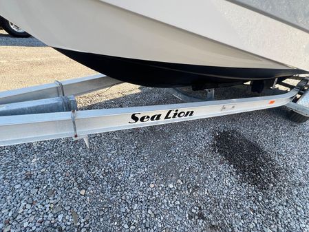 Robalo R222 Center Console image