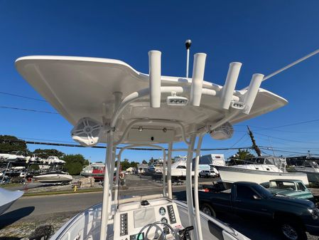 Robalo R222 Center Console image