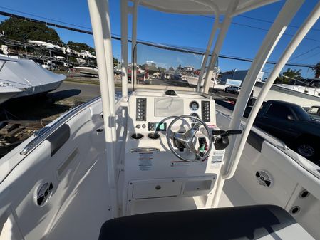 Robalo R222 Center Console image