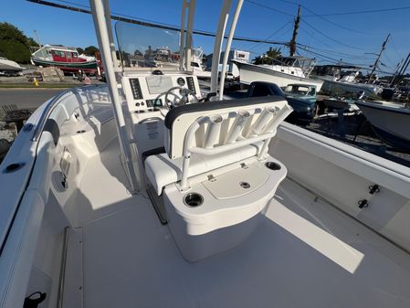 Robalo R222 Center Console image