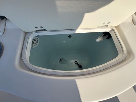 Robalo R222 Center Console image