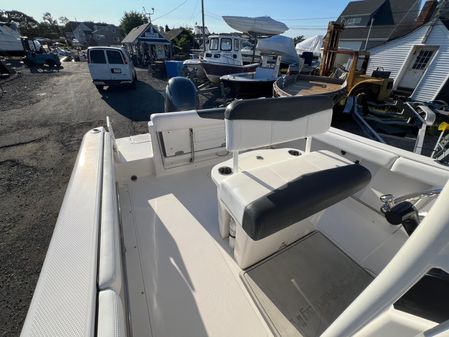 Robalo R222 Center Console image