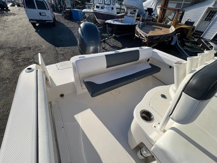 Robalo R222 Center Console image