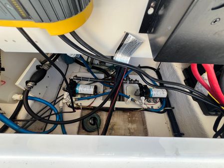 Robalo R222 Center Console image