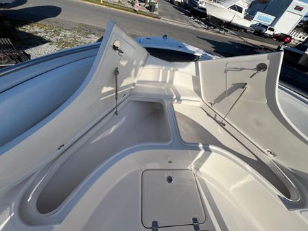 Robalo R222 Center Console image