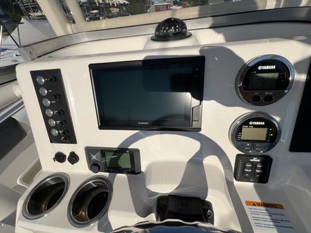 Robalo R222 Center Console image