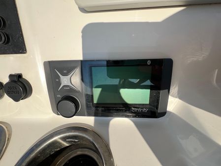 Robalo R222 Center Console image