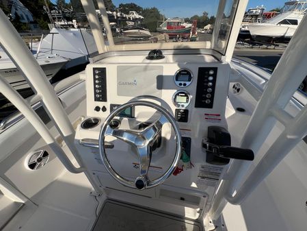 Robalo R222 Center Console image