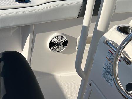 Robalo R222 Center Console image