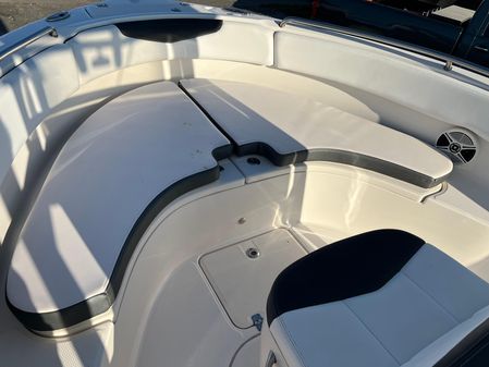 Robalo R222 Center Console image