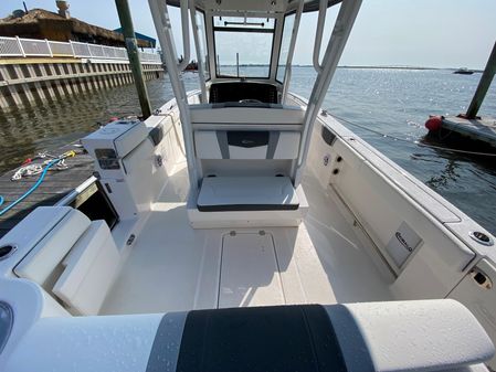 Robalo r272 image