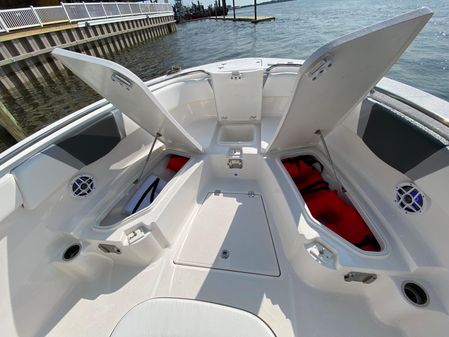 Robalo r272 image