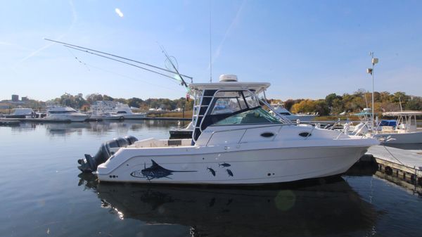 Robalo 305 Walkaround