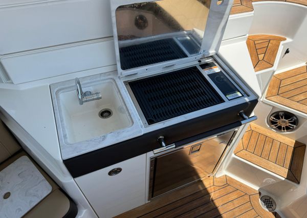 Sea Ray 350 SLX OB image