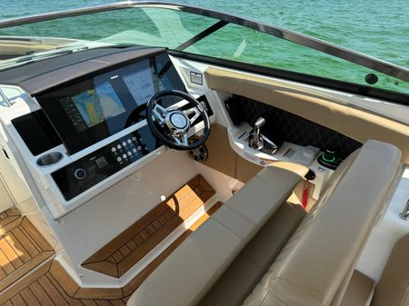 Sea Ray 350 SLX OB image