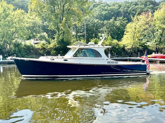 Hinckley Picnic Boat 37 MKIII - main image