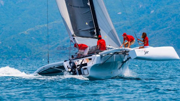 Corsair 880 Trimarano