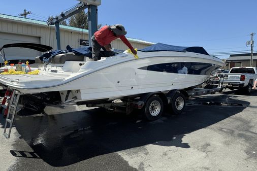 Sea Ray 290 Sundeck image