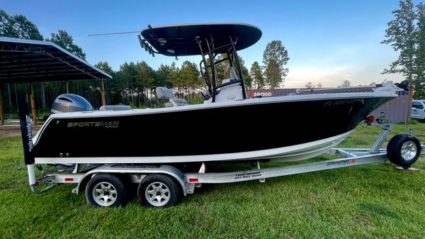Sportsman Open 232 Center Console