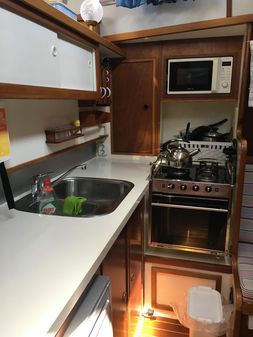 Van De Stadt 44 Deck Saloon image