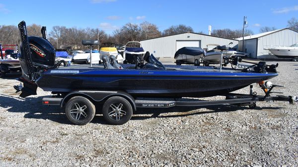 Skeeter ZXR 20 