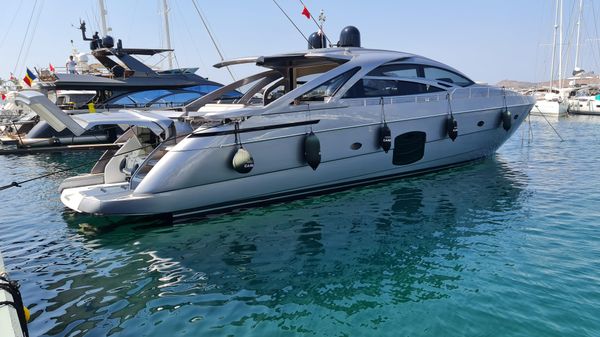 Pershing 70