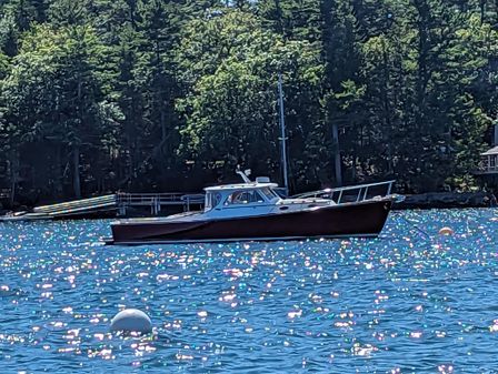 Hinckley Picnic Boat 36 image