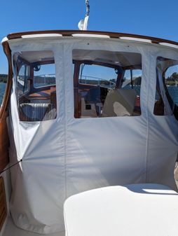 Hinckley Picnic Boat 36 image