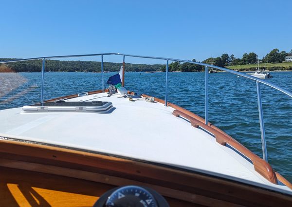 Hinckley Picnic Boat 36 image